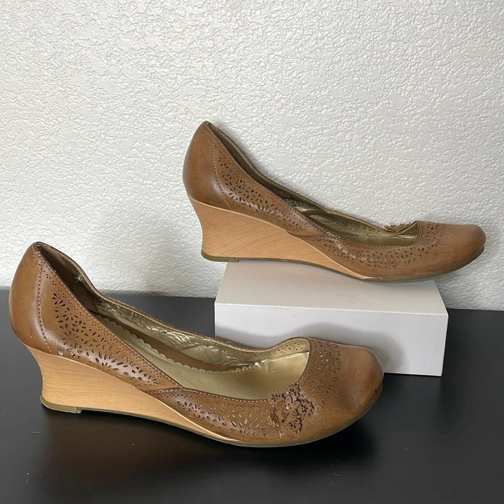 Report Ariana Brown Wedge Size 10